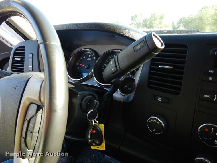 image for item DF4042 2011 Chevrolet Silverado 1500  Crew Cab pickup truck