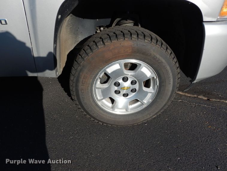 image for item DF4042 2011 Chevrolet Silverado 1500  Crew Cab pickup truck