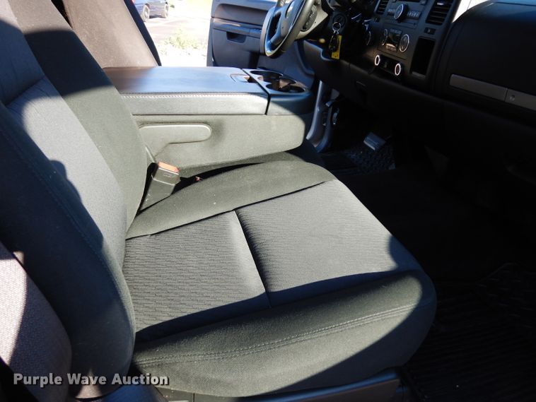 image for item DF4042 2011 Chevrolet Silverado 1500  Crew Cab pickup truck