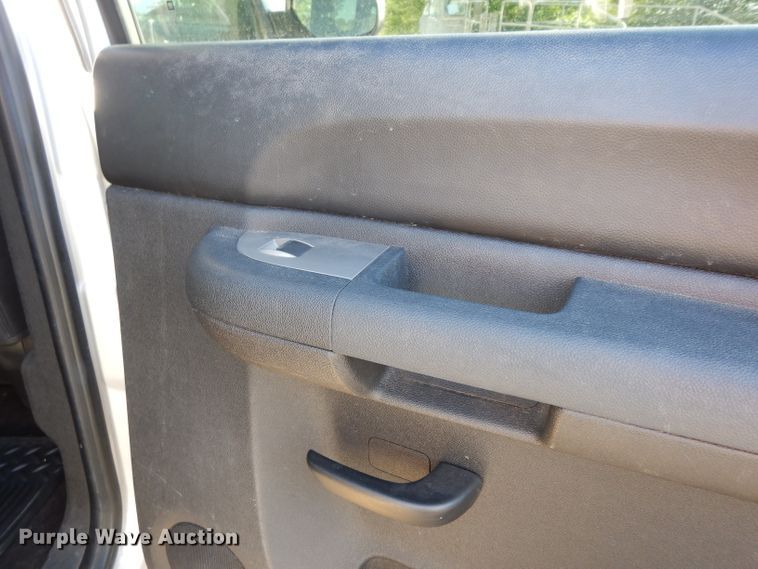 image for item DF4042 2011 Chevrolet Silverado 1500  Crew Cab pickup truck