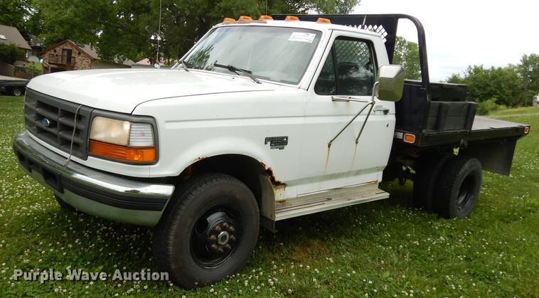 image for item DF4057 1995 Ford F350 XL  flatbed pickup truck