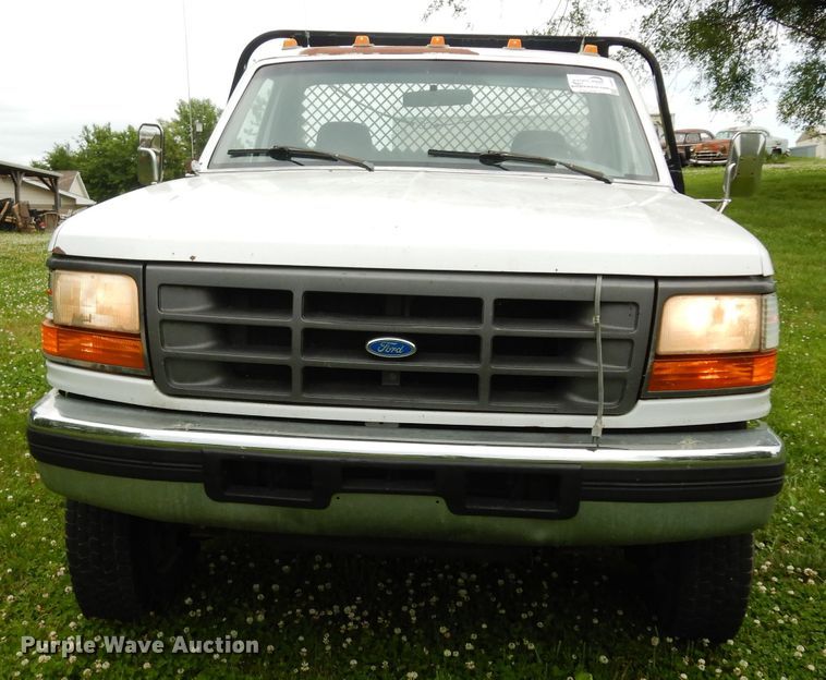 image for item DF4057 1995 Ford F350 XL  flatbed pickup truck
