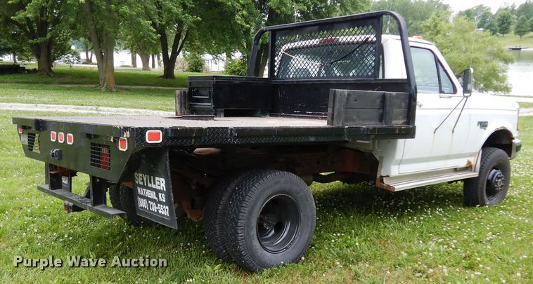image for item DF4057 1995 Ford F350 XL  flatbed pickup truck