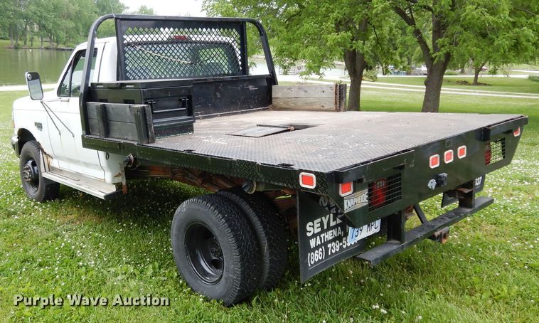 image for item DF4057 1995 Ford F350 XL  flatbed pickup truck