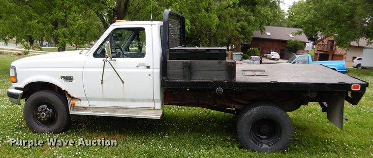 image for item DF4057 1995 Ford F350 XL  flatbed pickup truck