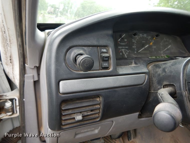 image for item DF4057 1995 Ford F350 XL  flatbed pickup truck