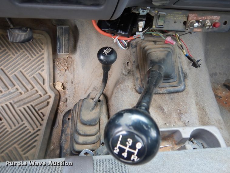 image for item DF4057 1995 Ford F350 XL  flatbed pickup truck