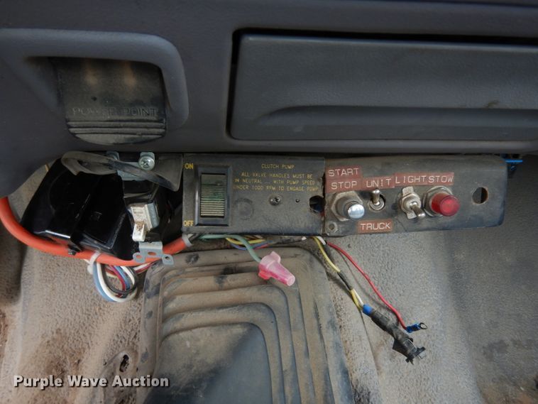 image for item DF4057 1995 Ford F350 XL  flatbed pickup truck