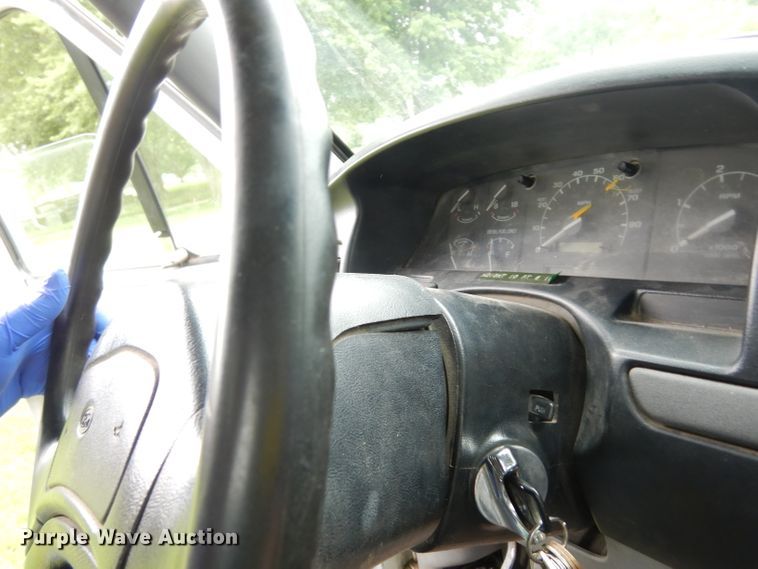 image for item DF4057 1995 Ford F350 XL  flatbed pickup truck