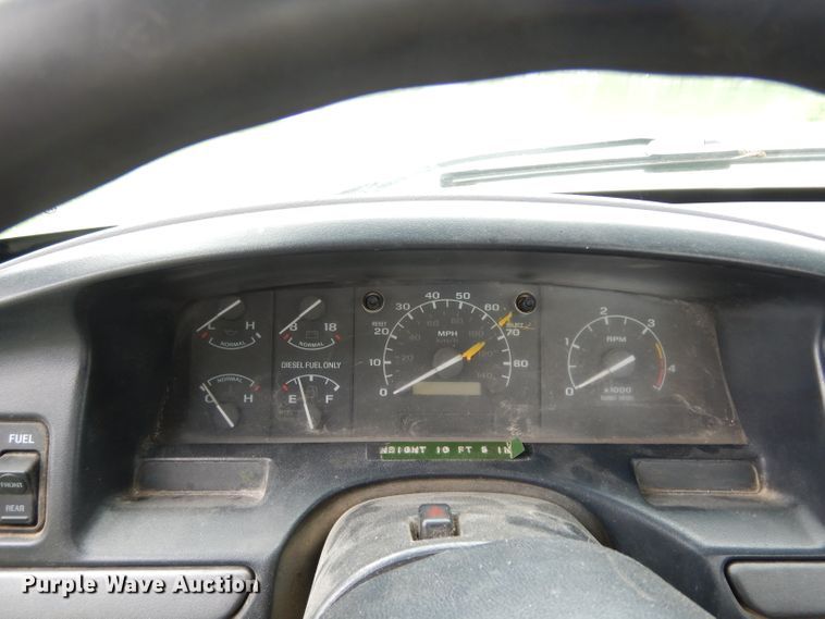 image for item DF4057 1995 Ford F350 XL  flatbed pickup truck