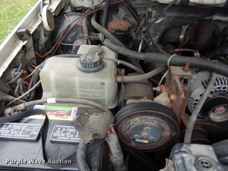 image for item DF4057 1995 Ford F350 XL  flatbed pickup truck