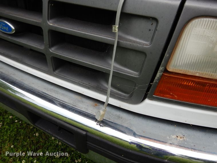 image for item DF4057 1995 Ford F350 XL  flatbed pickup truck