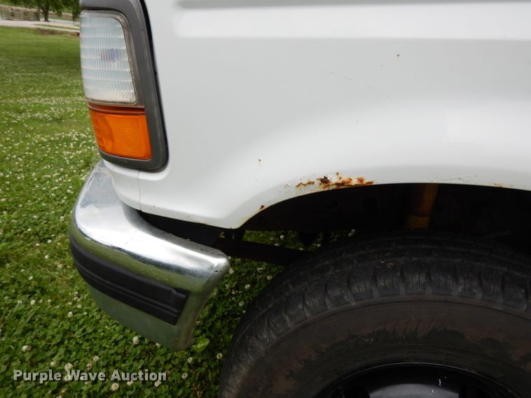 image for item DF4057 1995 Ford F350 XL  flatbed pickup truck