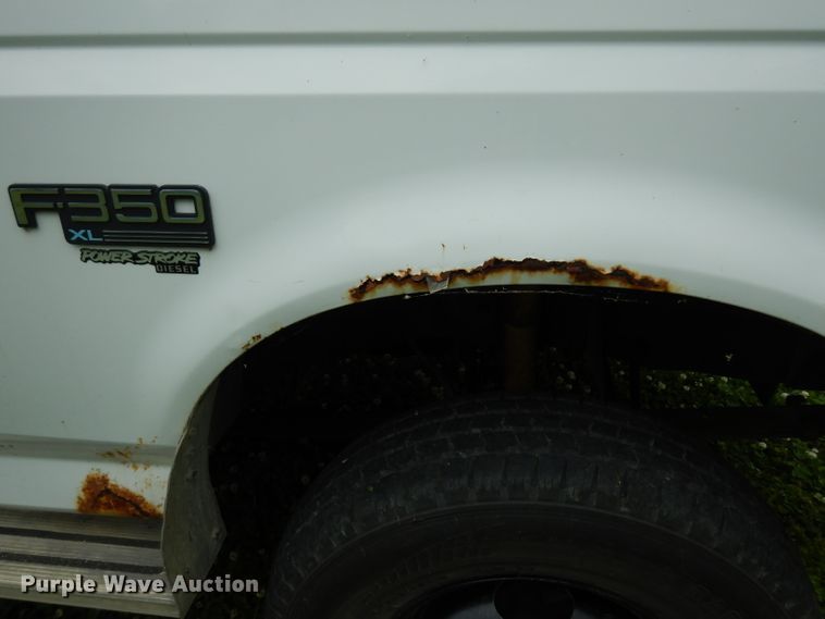 image for item DF4057 1995 Ford F350 XL  flatbed pickup truck