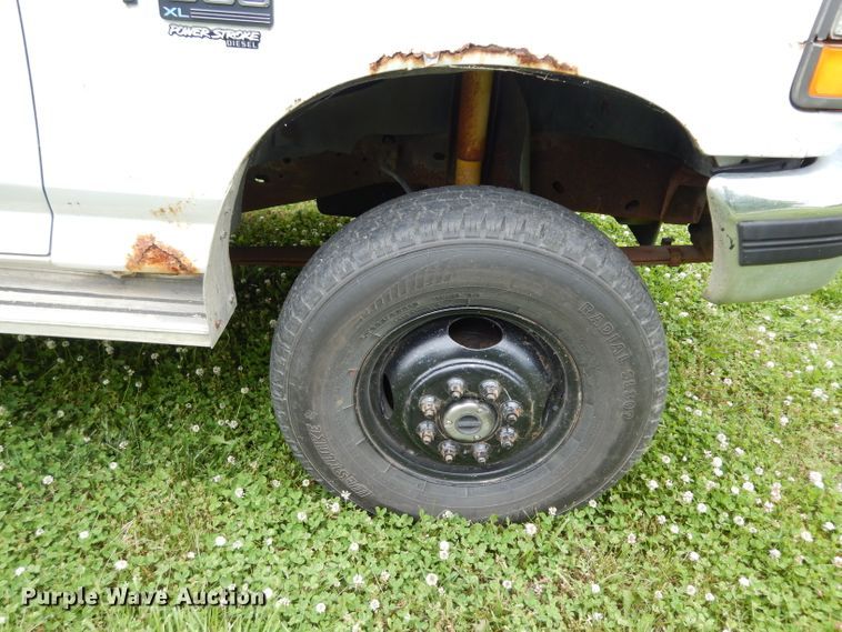 image for item DF4057 1995 Ford F350 XL  flatbed pickup truck