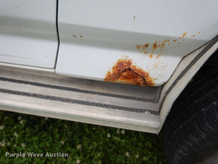 image for item DF4057 1995 Ford F350 XL  flatbed pickup truck