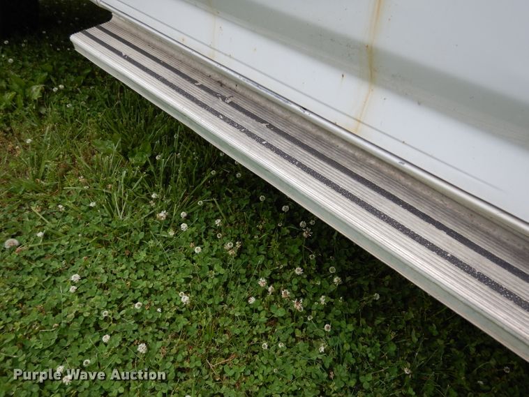 image for item DF4057 1995 Ford F350 XL  flatbed pickup truck