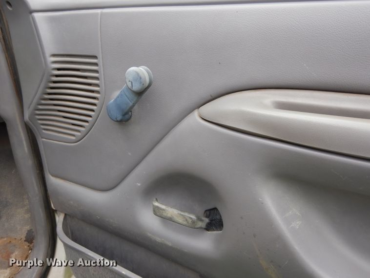 image for item DF4057 1995 Ford F350 XL  flatbed pickup truck