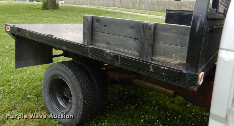 image for item DF4057 1995 Ford F350 XL  flatbed pickup truck