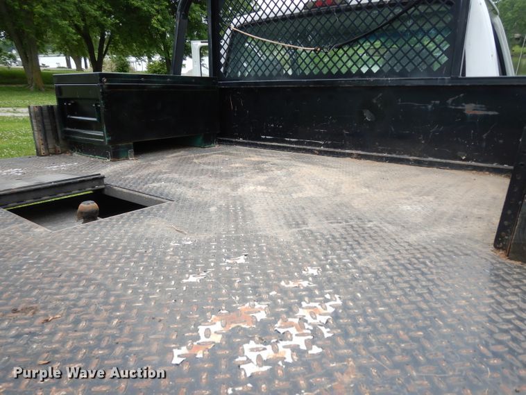 image for item DF4057 1995 Ford F350 XL  flatbed pickup truck