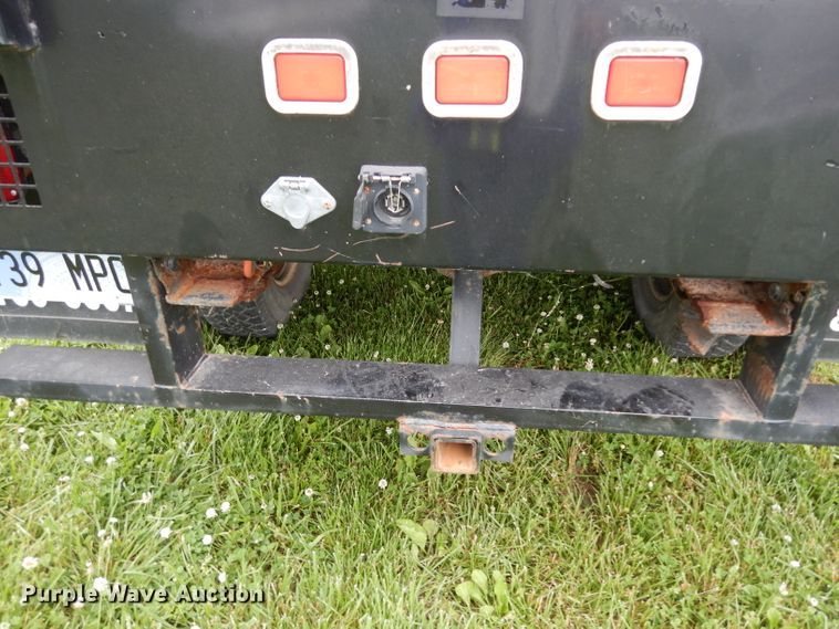 image for item DF4057 1995 Ford F350 XL  flatbed pickup truck