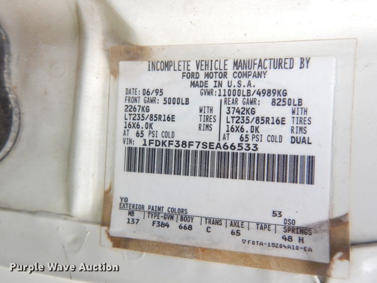 image for item DF4057 1995 Ford F350 XL  flatbed pickup truck