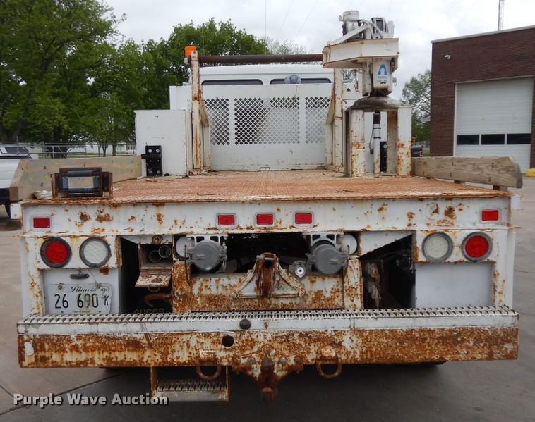 image for item DF5368 2001 Freightliner FL70  flatbed truck
