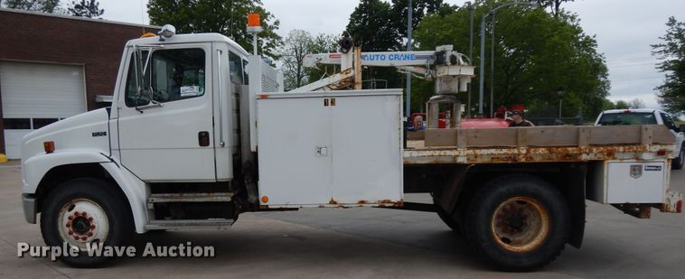 image for item DF5368 2001 Freightliner FL70  flatbed truck