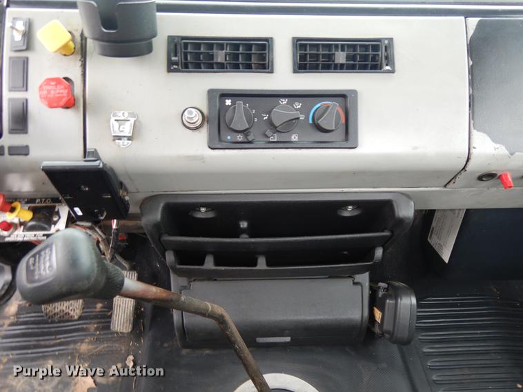 image for item DF5368 2001 Freightliner FL70  flatbed truck