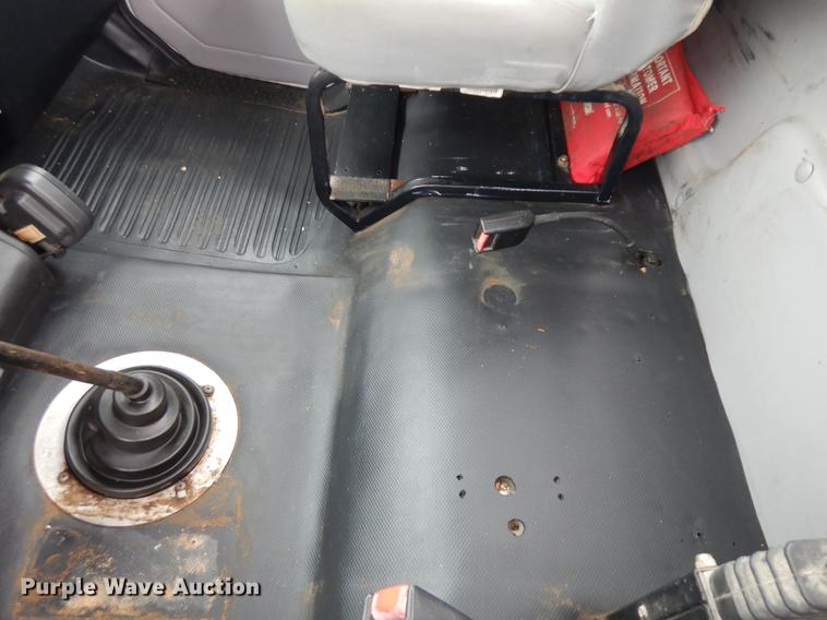 image for item DF5368 2001 Freightliner FL70  flatbed truck