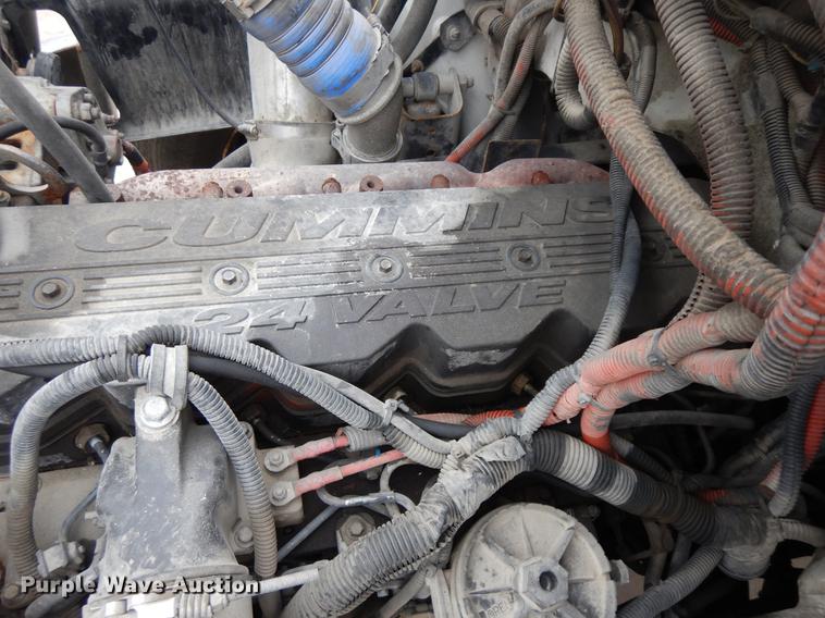 image for item DF5368 2001 Freightliner FL70  flatbed truck