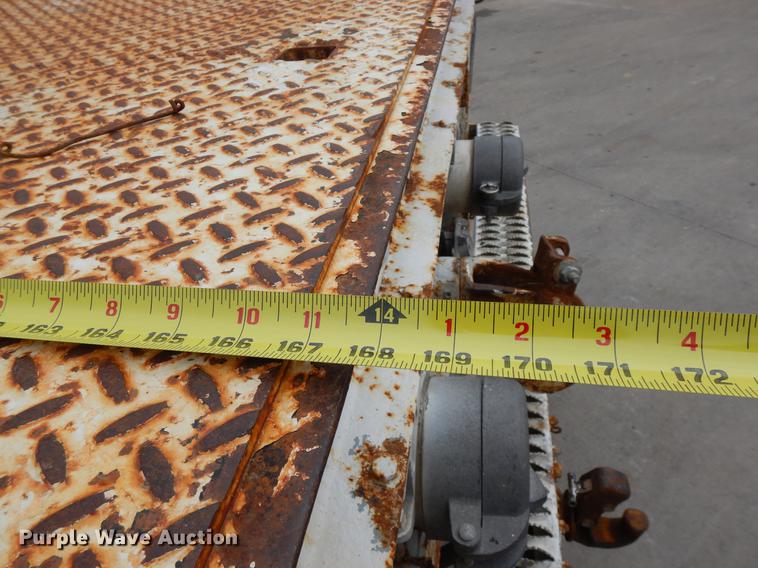 image for item DF5368 2001 Freightliner FL70  flatbed truck