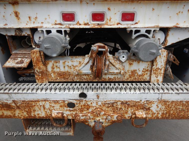 image for item DF5368 2001 Freightliner FL70  flatbed truck