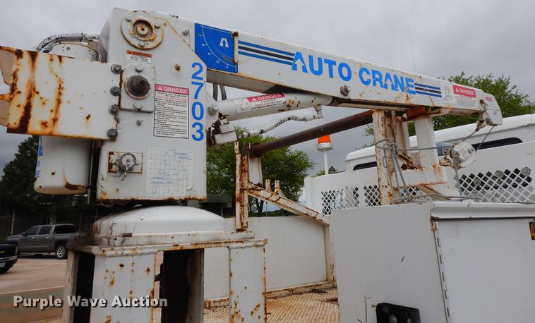 image for item DF5368 2001 Freightliner FL70  flatbed truck