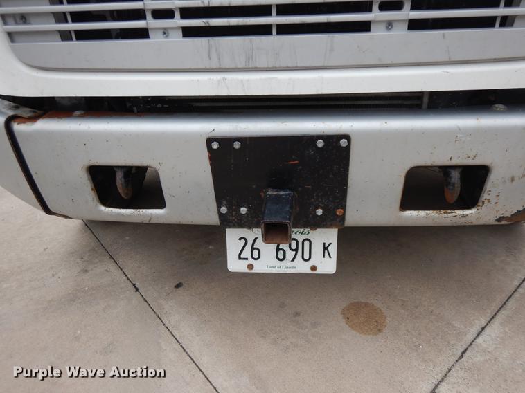 image for item DF5368 2001 Freightliner FL70  flatbed truck