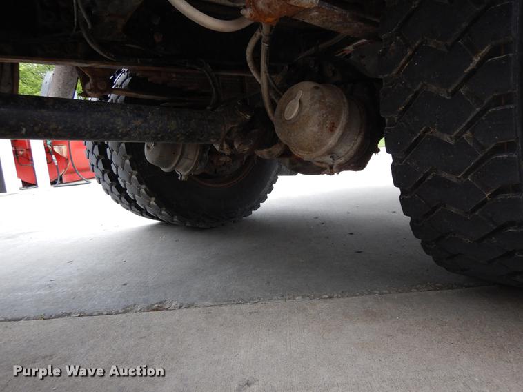 image for item DF5368 2001 Freightliner FL70  flatbed truck