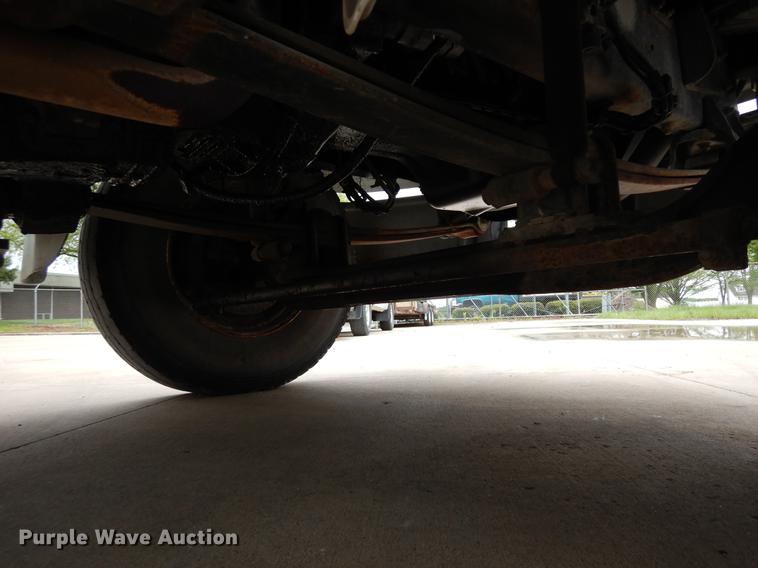 image for item DF5368 2001 Freightliner FL70  flatbed truck