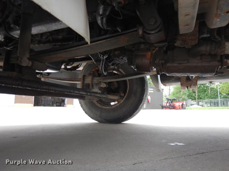 image for item DF5368 2001 Freightliner FL70  flatbed truck