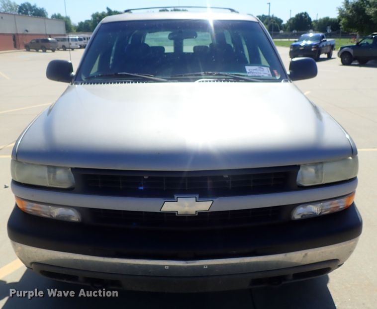 image for item DG2173 2002 Chevrolet Suburban 1500  SUV