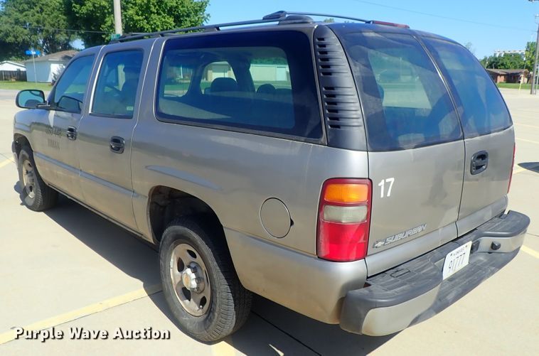 image for item DG2173 2002 Chevrolet Suburban 1500  SUV