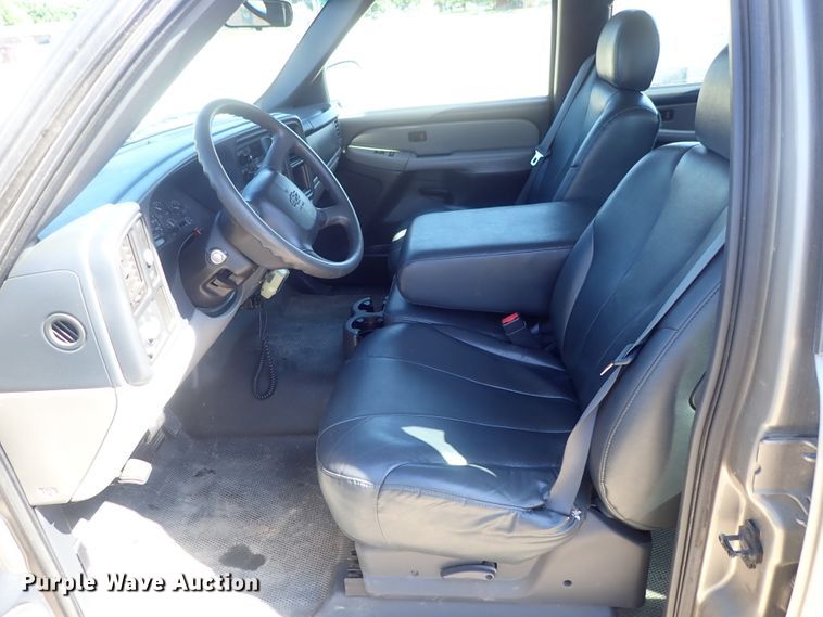 image for item DG2173 2002 Chevrolet Suburban 1500  SUV