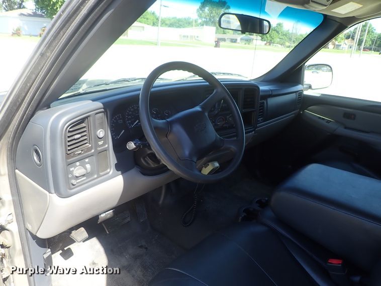 image for item DG2173 2002 Chevrolet Suburban 1500  SUV