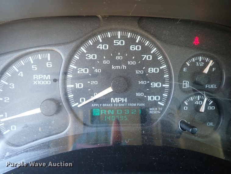 image for item DG2173 2002 Chevrolet Suburban 1500  SUV