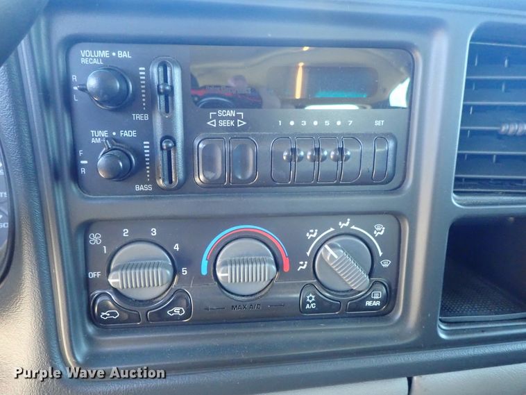 image for item DG2173 2002 Chevrolet Suburban 1500  SUV