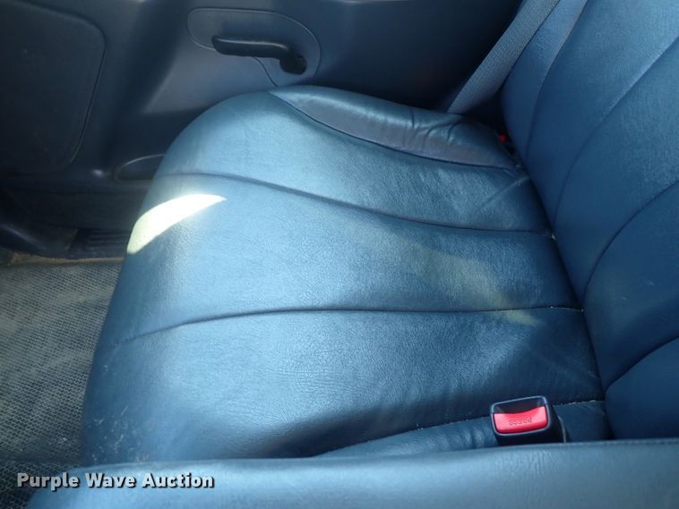 image for item DG2173 2002 Chevrolet Suburban 1500  SUV