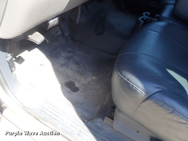 image for item DG2173 2002 Chevrolet Suburban 1500  SUV