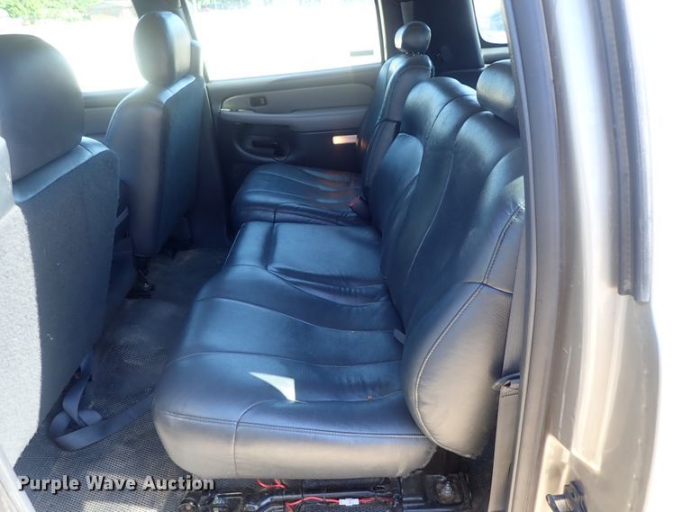 image for item DG2173 2002 Chevrolet Suburban 1500  SUV