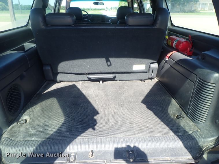 image for item DG2173 2002 Chevrolet Suburban 1500  SUV