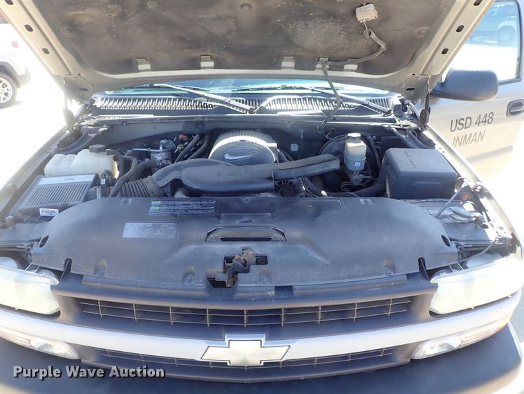 image for item DG2173 2002 Chevrolet Suburban 1500  SUV