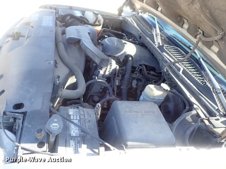 image for item DG2173 2002 Chevrolet Suburban 1500  SUV